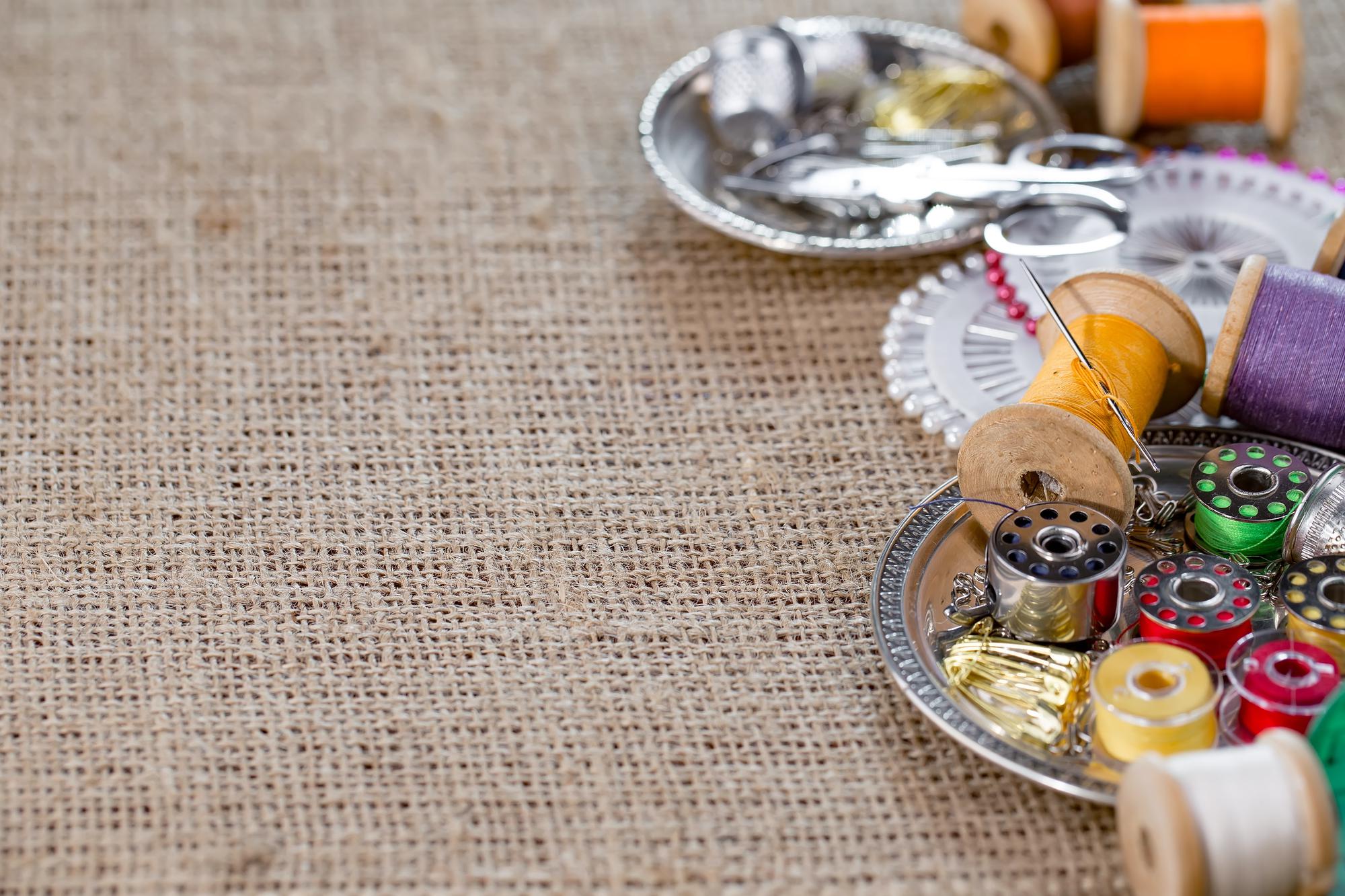 Warsztat hafciarski — stół z igłami i ramkami